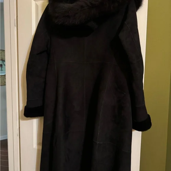 Marc New York Women's Black Genuine Shearling coat. - Picture 6 of 6